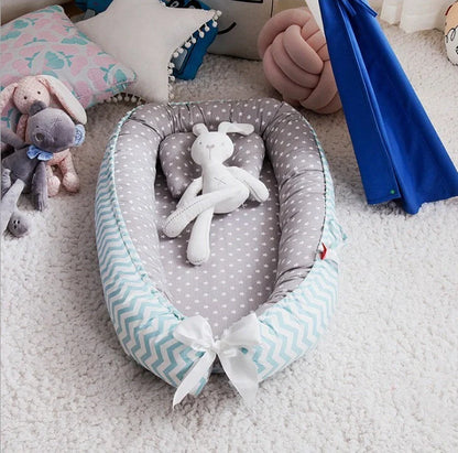 Portable cotton crib bed folded and unfolded showing 97x46cm dimensions and Banana leaf pattern