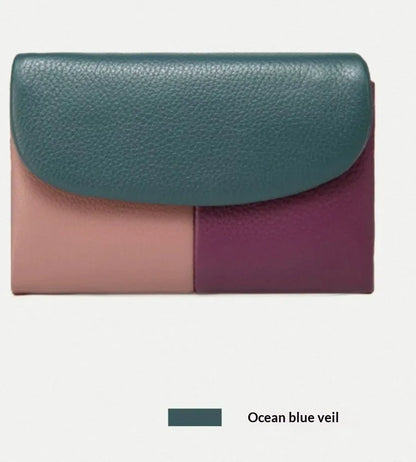 Women's short wallet in soft leather texture with solid colour and stitching detail, urban minimalist style
