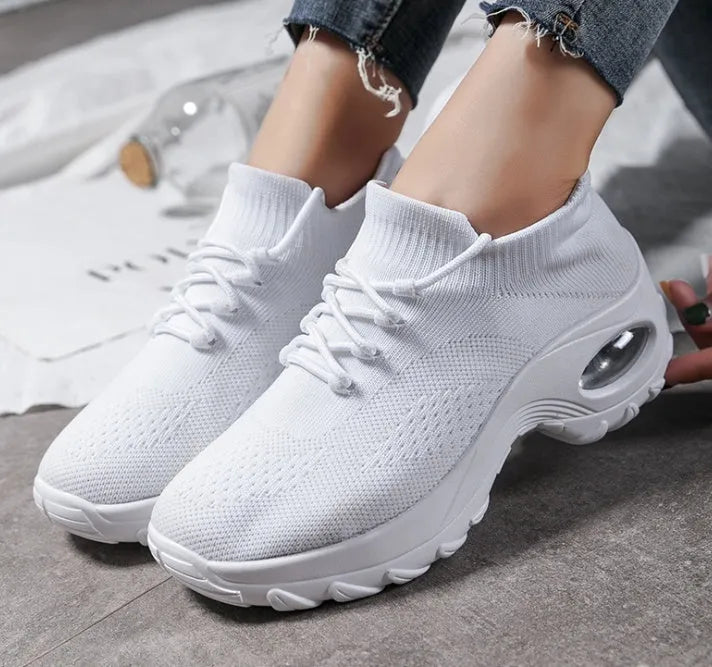 Women's flying weave running shoes with waterproof platform, round toe and 3-5cm mid heel in grey