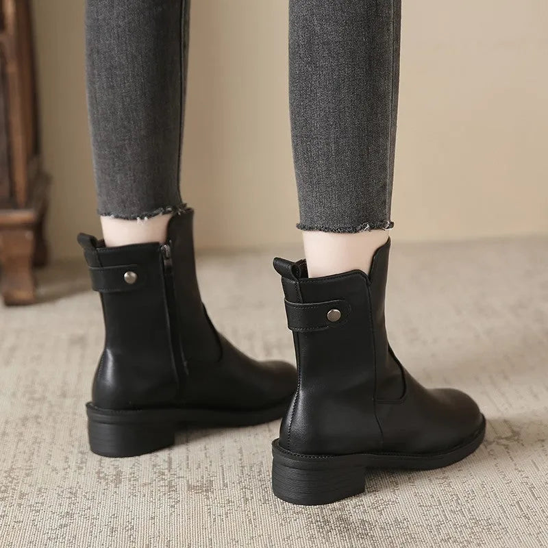 Black women's low-heel boots with round toe and side zipper fastening