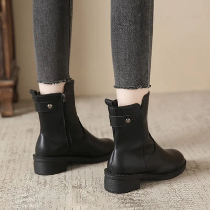 Black women's low-heel boots with round toe and side zipper fastening