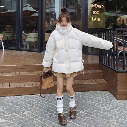 Women's loose cotton-padded jacket with princess sleeves in milky white or black.