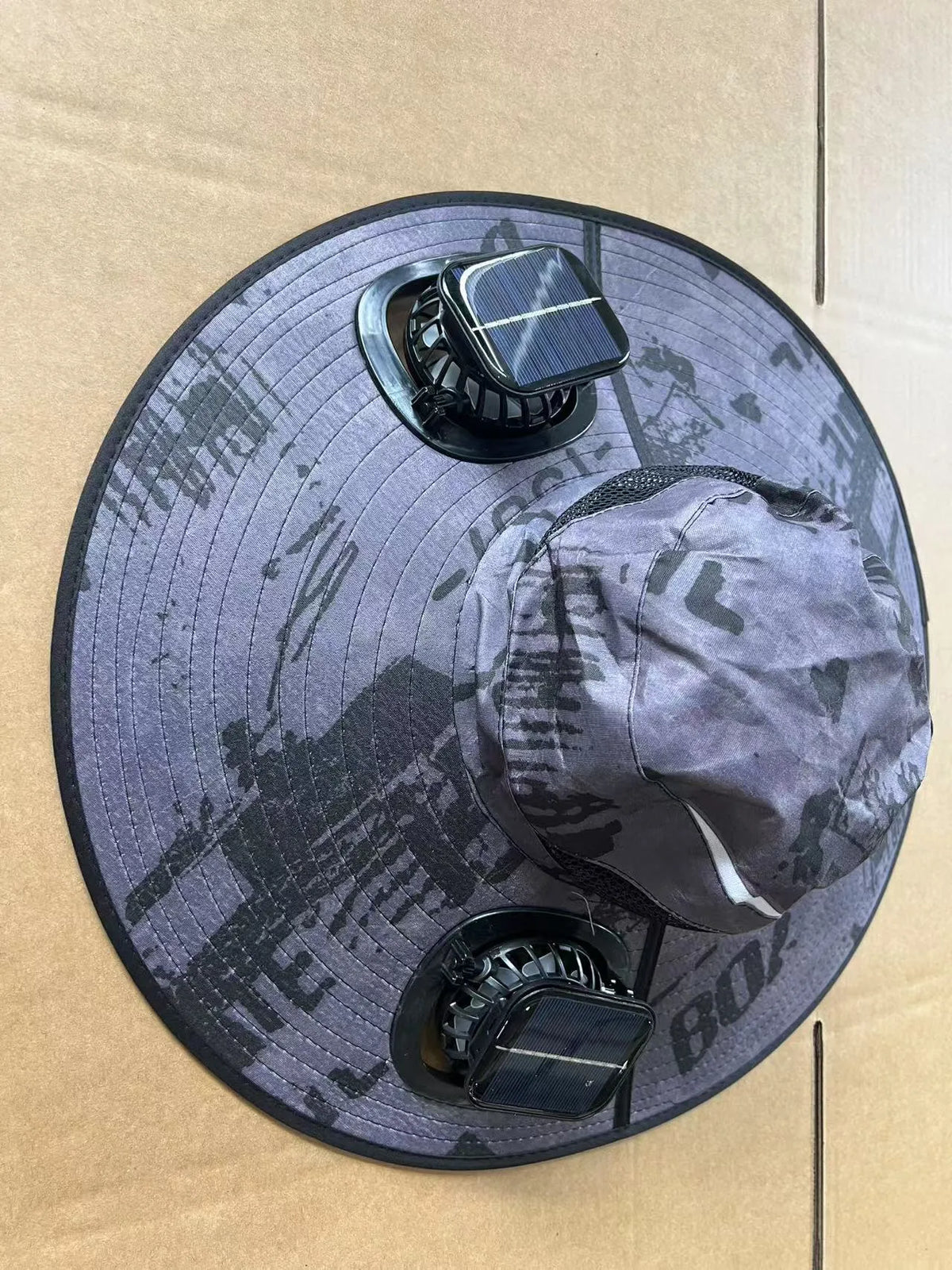 Men's grey solar-powered cooling cap with large eave and integrated fan for sun protection