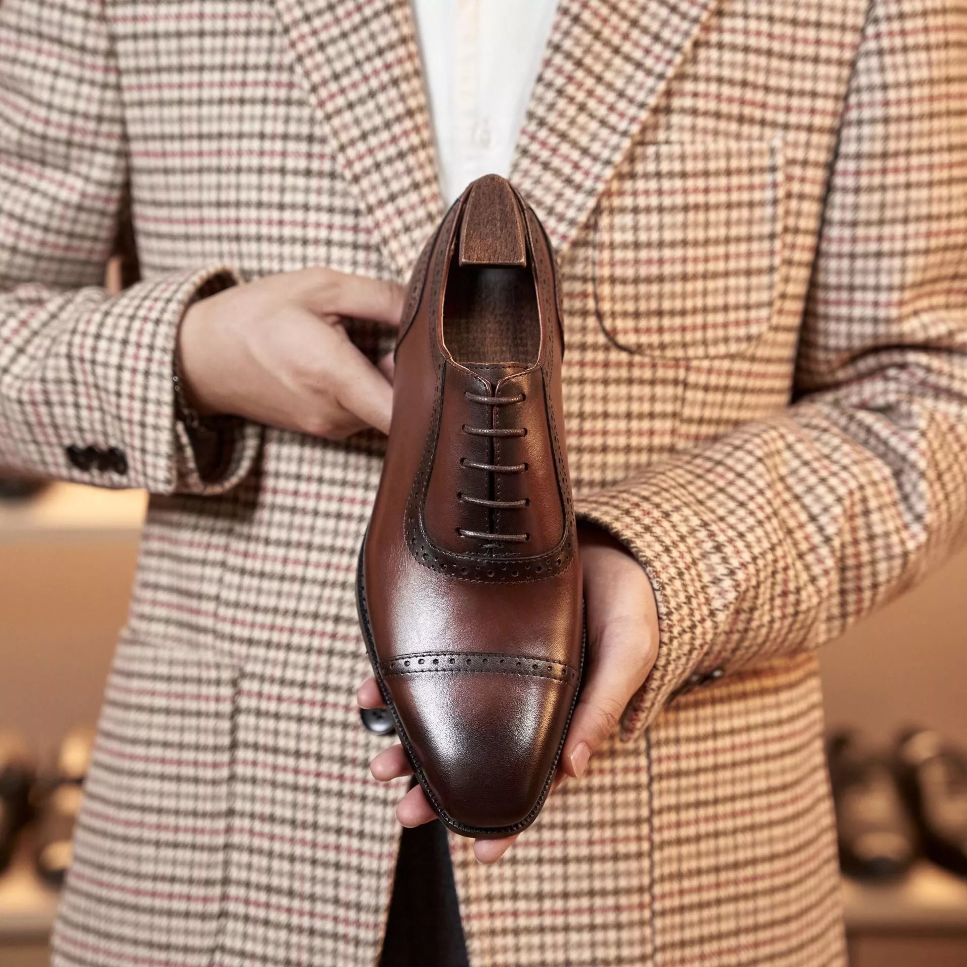 Men's black and dark brown brogue leather Oxford shoes with non-slip rubber soles