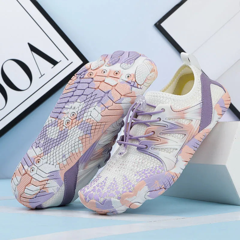 Quick-drying mesh wading shoes with lace-up front and non-slip rubber soles