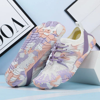 Quick-drying mesh wading shoes with lace-up front and non-slip rubber soles