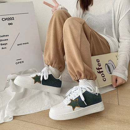 Men and women retro low-top breathable sports shoes in white blue and white green