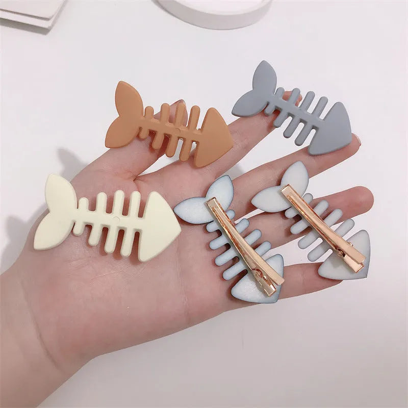 Minimalist fishbone pattern hair barrette in a candy colour with duckbill clip design.