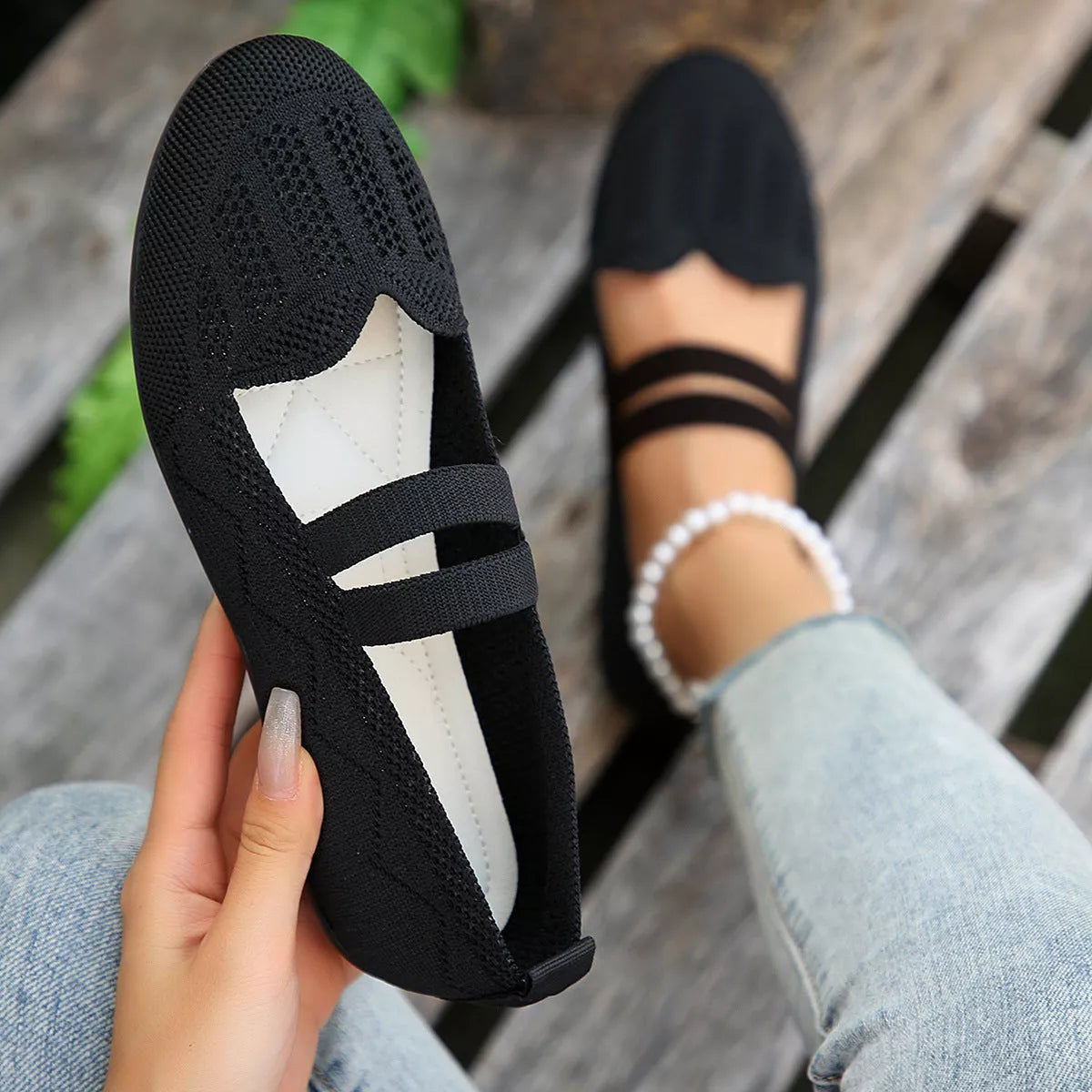 Women's casual mesh flats in black and khaki with round toe and slip-on design