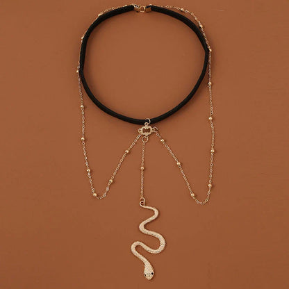 Glamorous Bohemian-style leg chain with snake pendant and metal beads, a unique and fashionable beach accessory