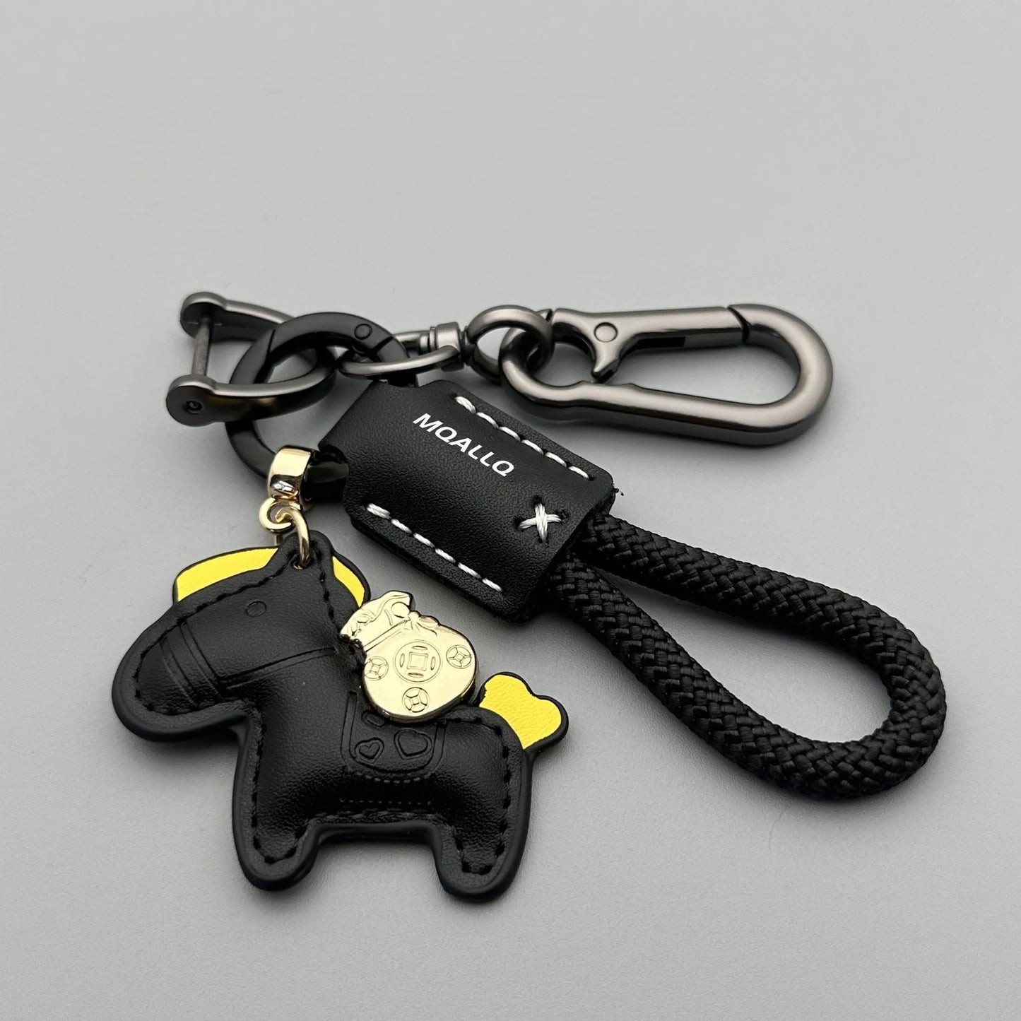 Handmade cowhide car key ring pendant with zinc alloy pony belt buckle and flanelle rope in nine colour options