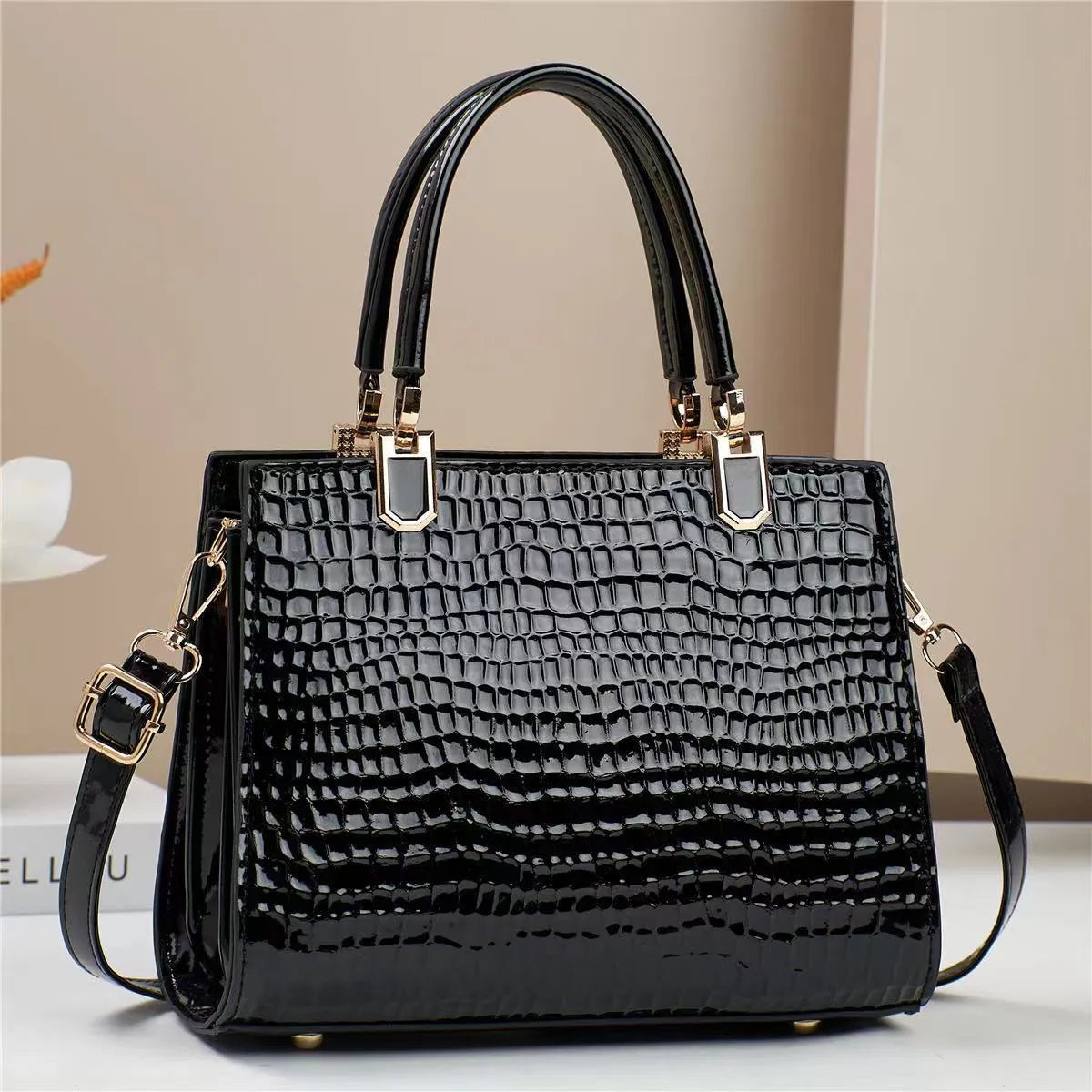 Women's large capacity one shoulder mum bag in horizontal square shape with zipper compartments
