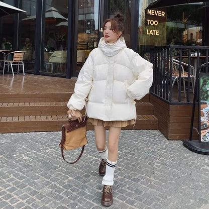 Women's loose cotton-padded jacket with princess sleeves in milky white or black.