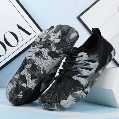 Quick-drying mesh wading shoes with lace-up front and non-slip rubber soles