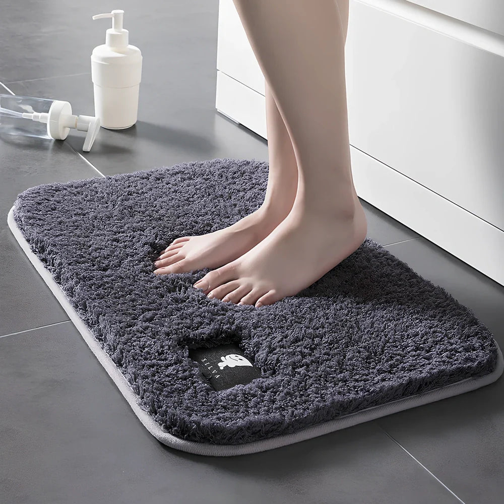 Rectangular polyester anti-slip mat in beige colour for bathroom use with non-woven construction