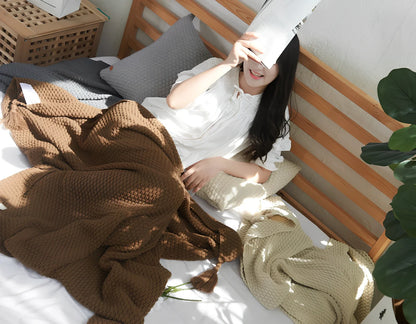 Dark gray fringed acrylic knitting blanket 130cm x 170cm with plain weave and moisture-wicking fibres