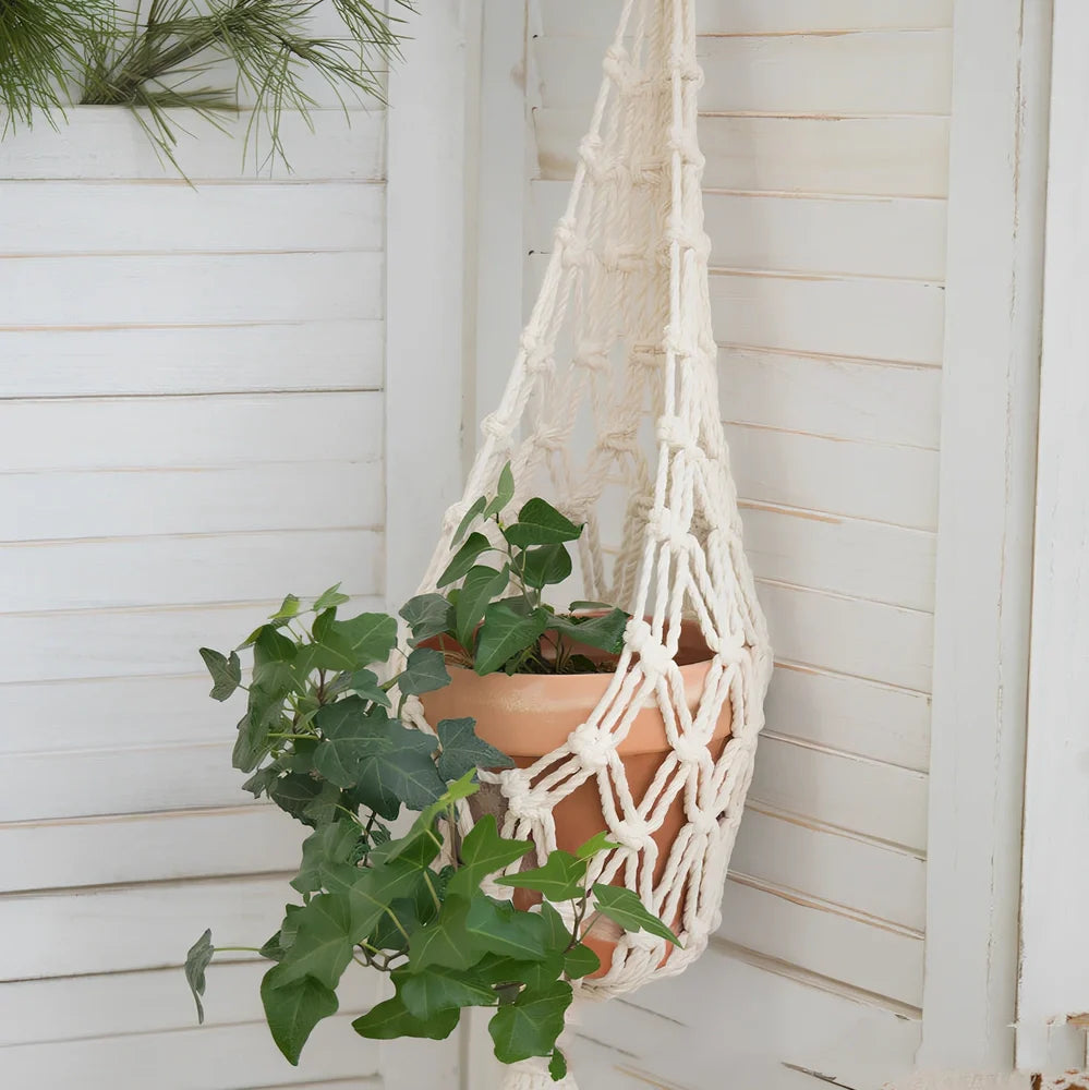 Hand-woven Scandinavian spider plant net bag measuring 30cm by 20cm with rectangular shape and natural fibre construction