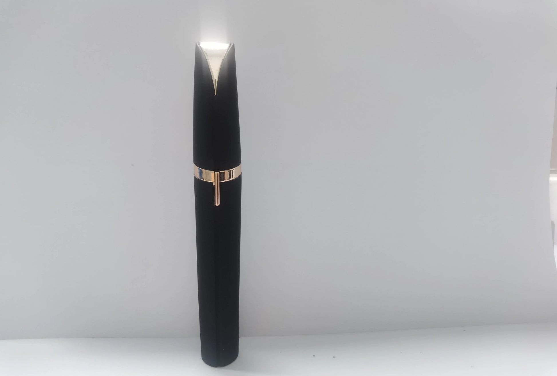 Mini electric eyebrow trimmer with LED light and gold plated head