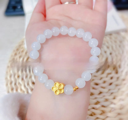 Handmade aquamarine crystal bracelet for women with mixed materials and adjustable design