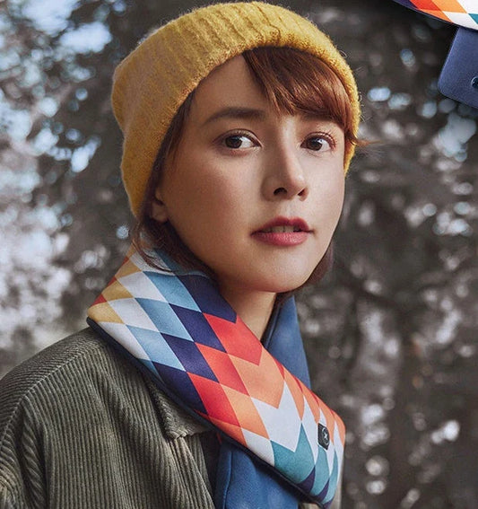 Heated USB-powered neck scarf with retro plaid pattern and temperature control settings