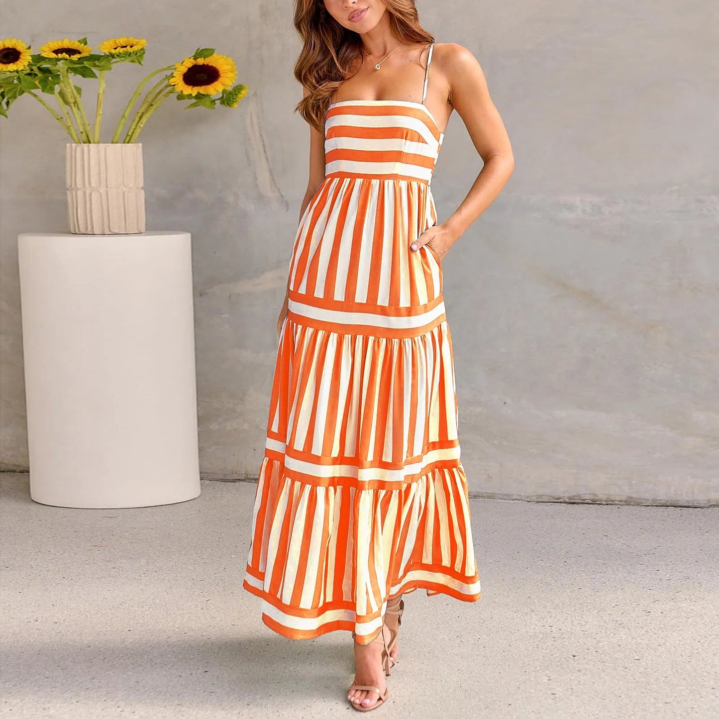 Women's backless square neck summer dress with suspenders and side pockets in striped printed fabric