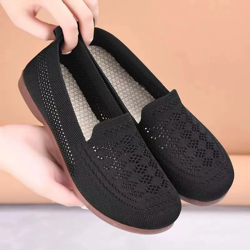 Elderly women's antiskid shoes with Flyknit lining and mesh upper in beige, black or brown colours