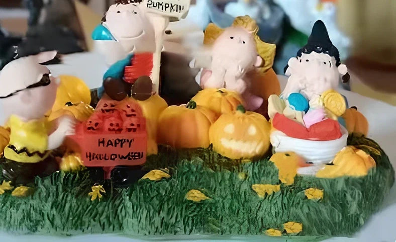 Resin Halloween pumpkin and Christmas tree ornaments measuring 10cm with glow features