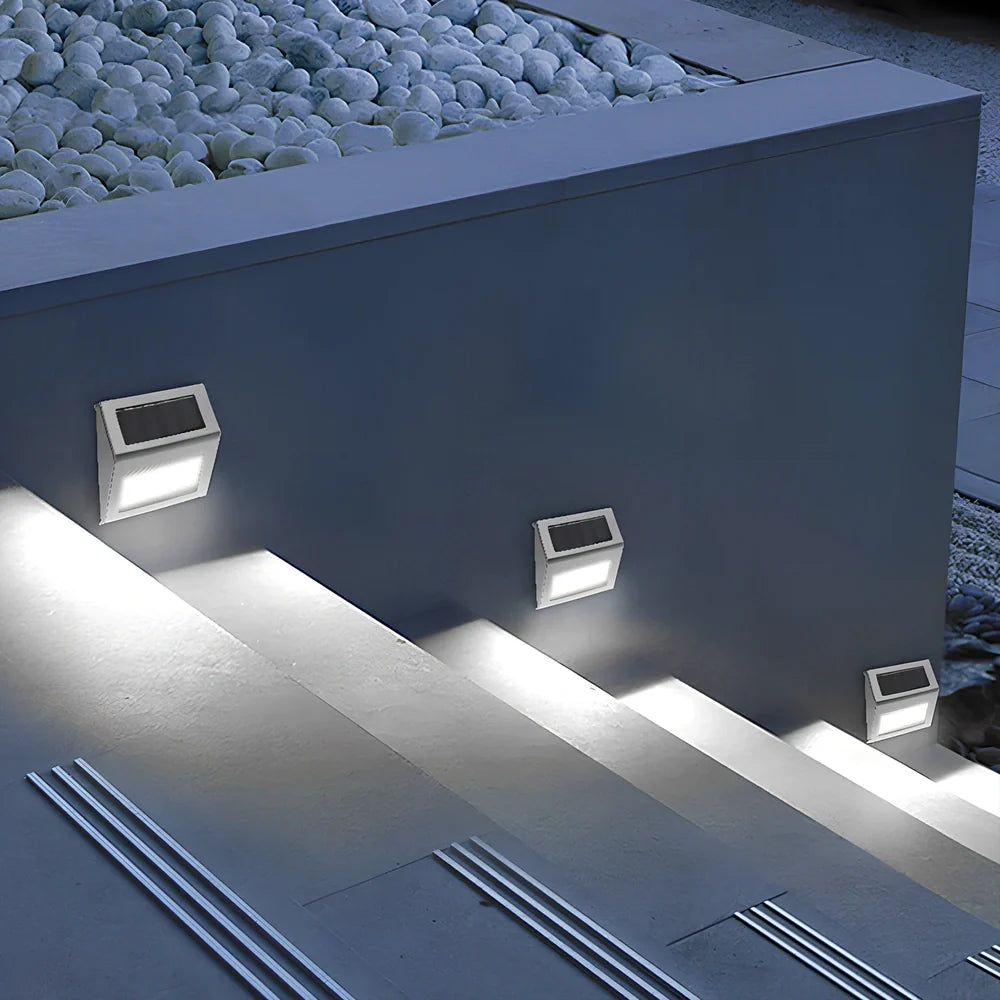 Solar stair lamp with 6 LED chips for garden and pathway lighting