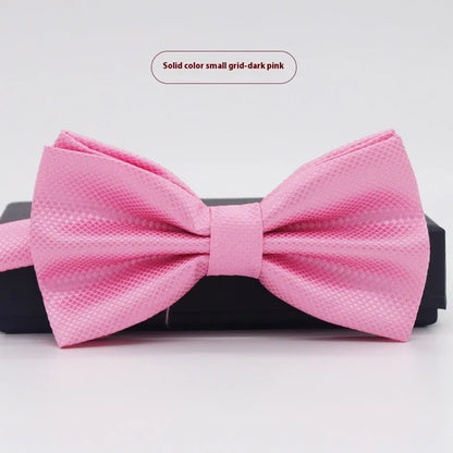 Flat-head self-tie bow tie in a wine red colour, showing its 12cm width and 6cm height dimensions.