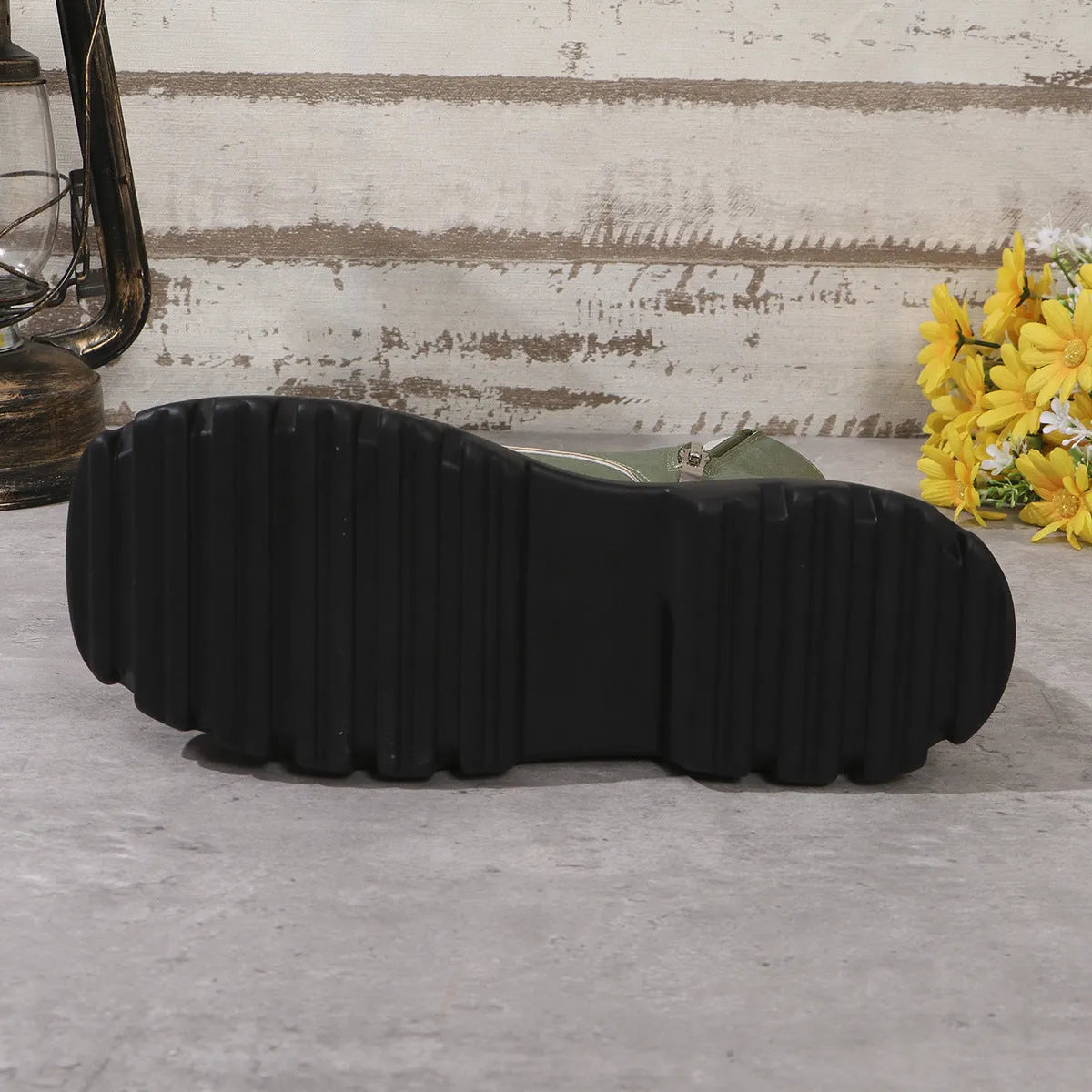 Women's black platform boots with chunky heel, round toe and side zipper
