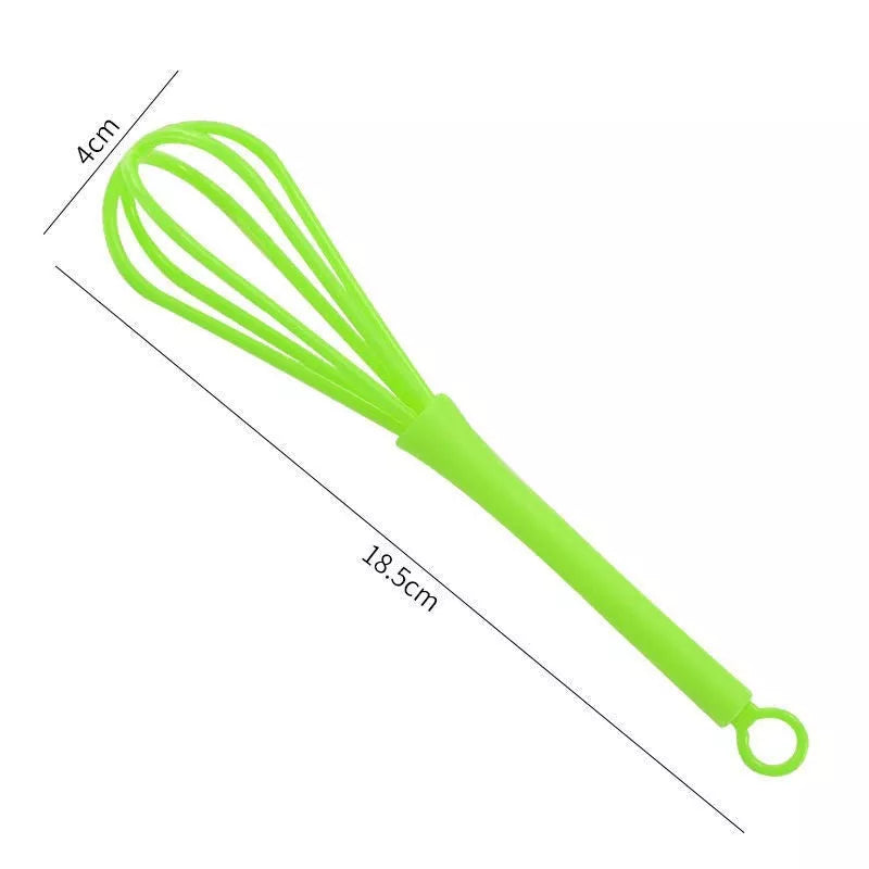 Mini manual eggbeater in green or yellow for efficient baking