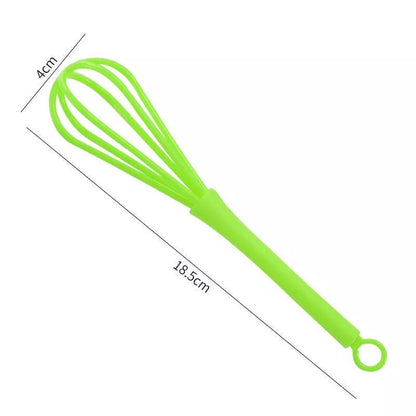 Mini manual eggbeater in green or yellow for efficient baking