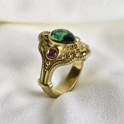 Gold-plated women's ring with geometric design and lvzuan stones on alloy band