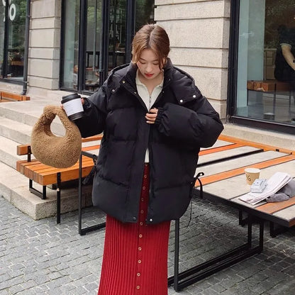 Women's loose cotton-padded jacket with princess sleeves in milky white or black.