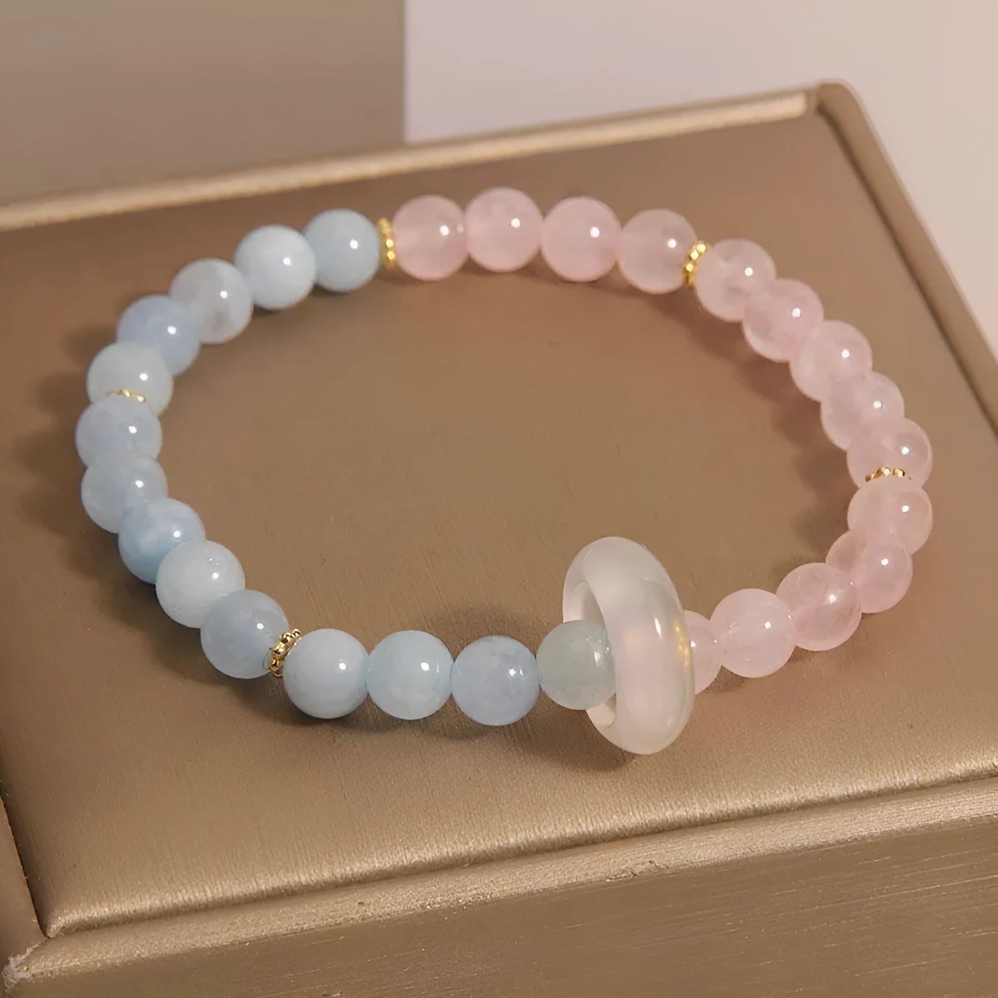 Handmade aquamarine crystal bracelet for women with mixed materials and adjustable design