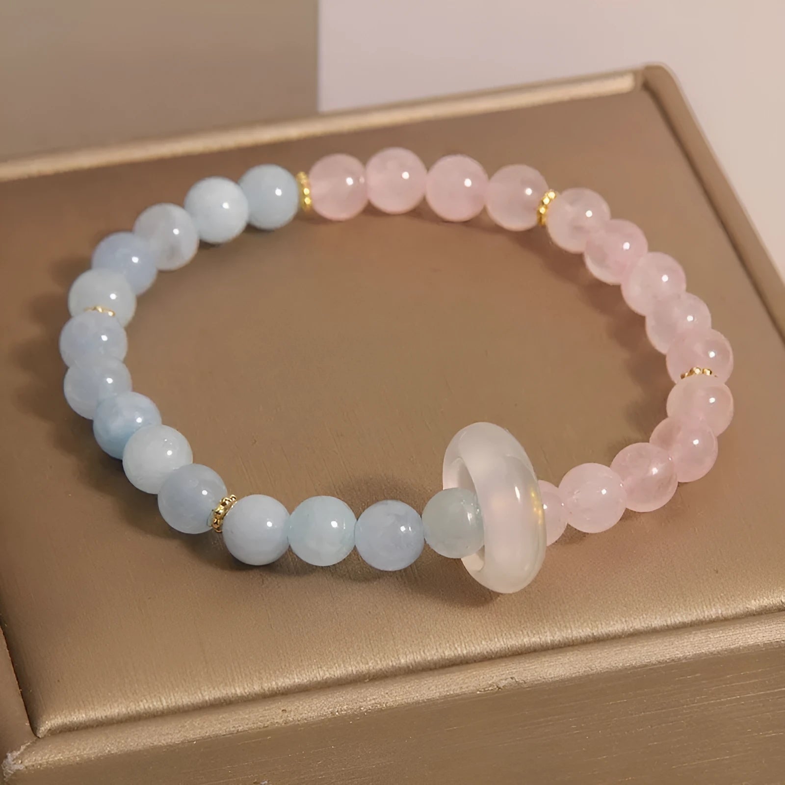 Handmade aquamarine crystal bracelet for women with mixed materials and adjustable design