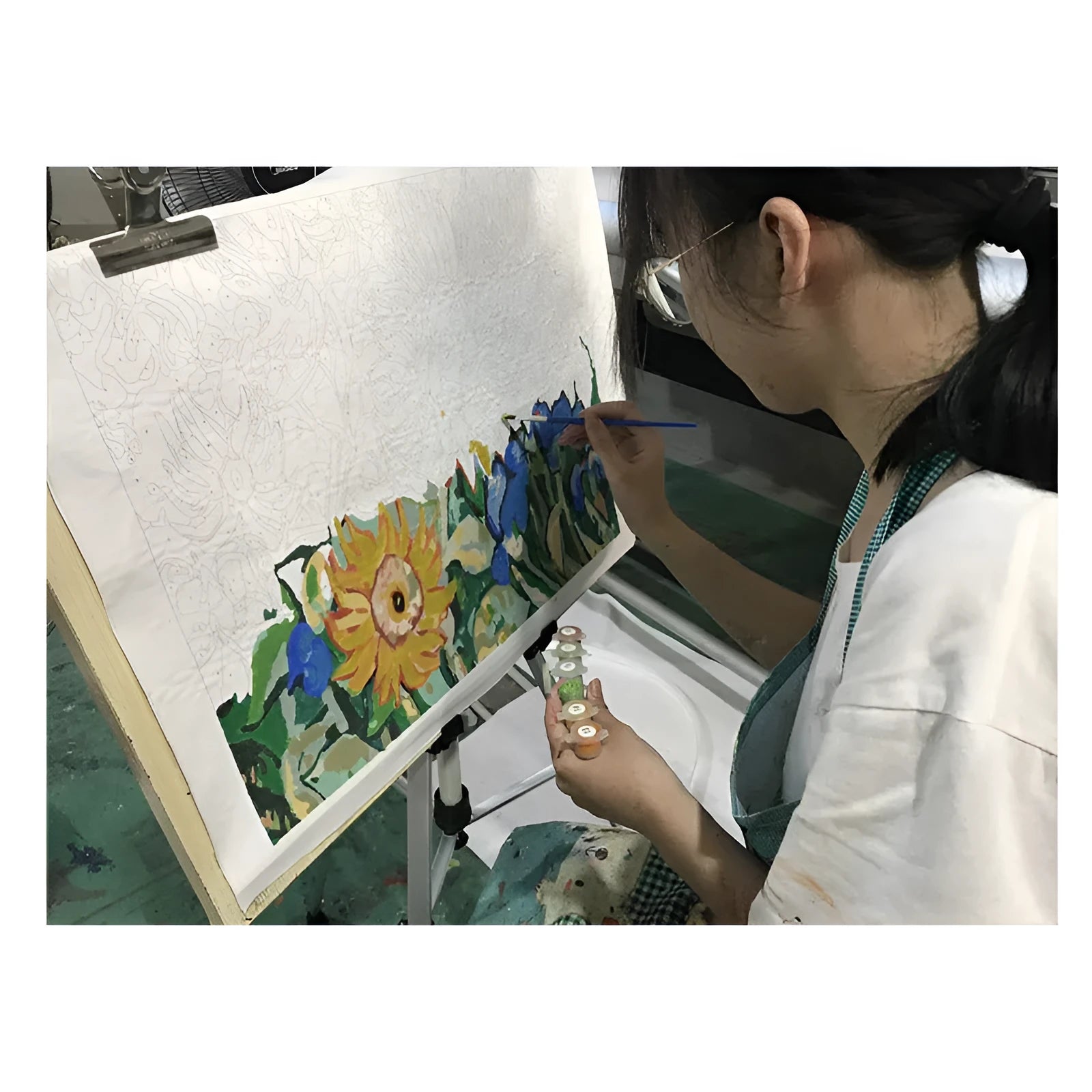 DIY decompression digital painting kit showing 40×50cm canvas with body art design and three painting brushes