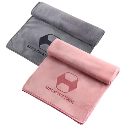 Blue sports sweat absorbent towel with 100x30cm dimensions and polyester-nylon fabric for athletic use