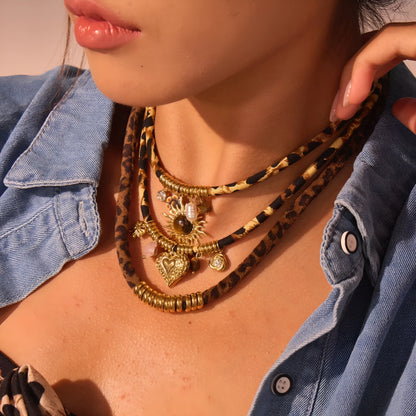 Women's stainless steel necklace with geometric leopard pendant and gold electroplated chain