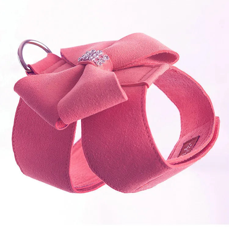 Puppy wearing a pink microfiber chest strap with a bowknot, adjustable in sizes S, M, L, XL
