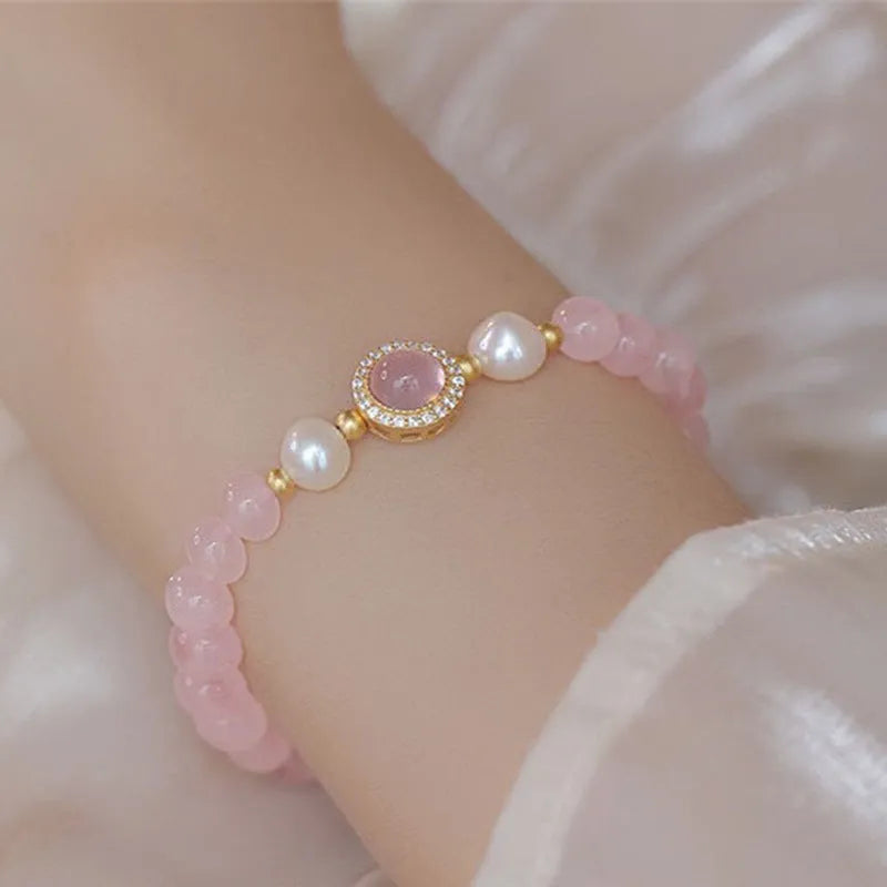 Handmade aquamarine crystal bracelet for women with mixed materials and adjustable design