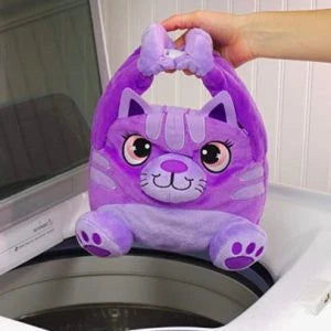 A colorful insulated lunch bag featuring animal designs, perfect for keeping meals and snacks fresh and organized on-the-go.