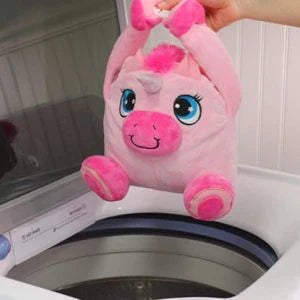 A colorful insulated lunch bag featuring animal designs, perfect for keeping meals and snacks fresh and organized on-the-go.