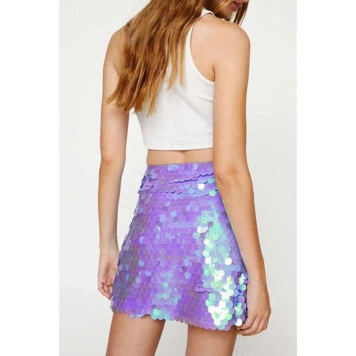 A high-waisted mini skirt with a shimmering sequin decoration, perfect for adding a touch of glamour to any outfit.