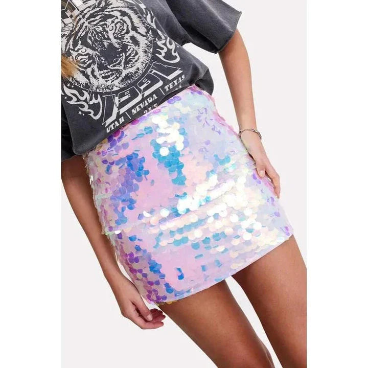 A high-waisted mini skirt with a shimmering sequin decoration, perfect for adding a touch of glamour to any outfit.