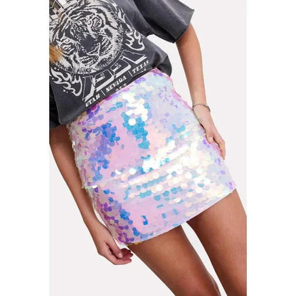 A high-waisted mini skirt with a shimmering sequin decoration, perfect for adding a touch of glamour to any outfit.