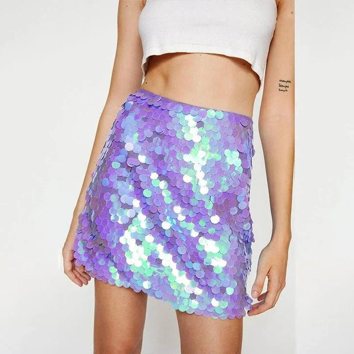 A high-waisted mini skirt with a shimmering sequin decoration, perfect for adding a touch of glamour to any outfit.