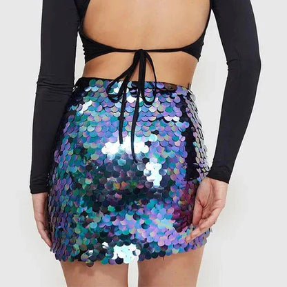 A high-waisted mini skirt with a shimmering sequin decoration, perfect for adding a touch of glamour to any outfit.