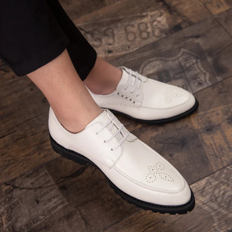 Stylish and comfortable men's leather dress shoes with a British-inspired design, suitable for business suits and formal wear