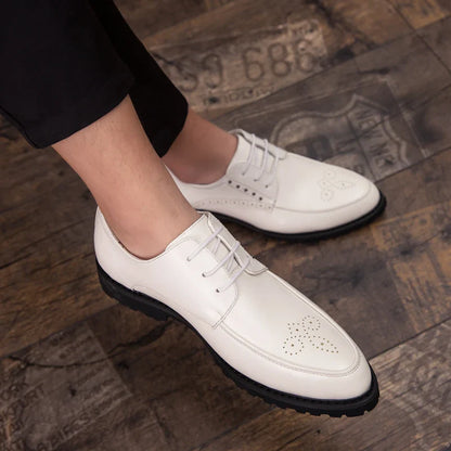 Stylish and comfortable men's leather dress shoes with a British-inspired design, suitable for business suits and formal wear